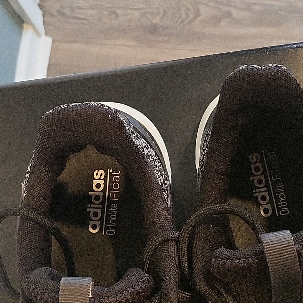 Sneakers - Picture 6 of 8